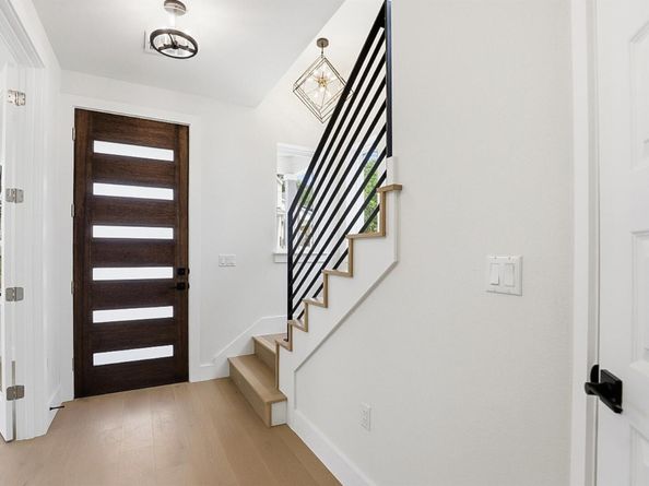 2301 E 10th ST, Austin TX 78702