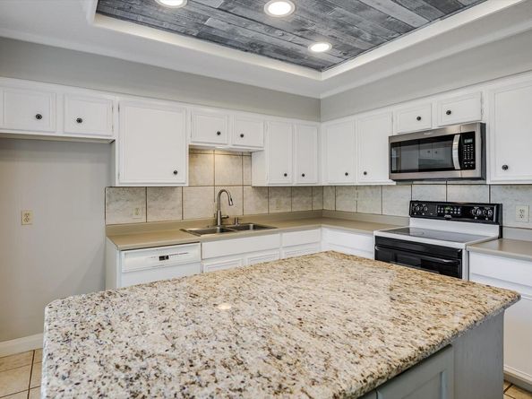 115 World Of Tennis SQ, Lakeway TX 78738