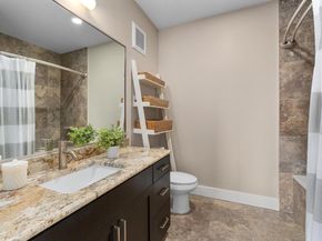1615 E 7th ST 402, Austin TX 78702