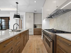 200 Congress Ave 48Y, Austin TX 78701