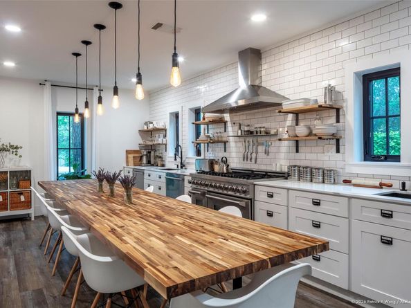 303 Navasota ST, Austin TX 78702