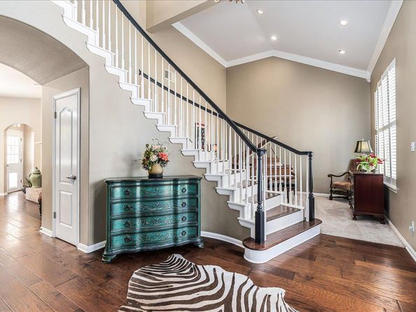 58 Cottondale RD, The Hills TX 78738
