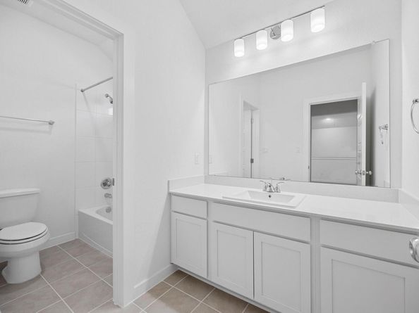 8015 Shining Flor RUN, Lago Vista TX 78645