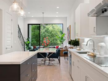 2505 Bluebonnet LN