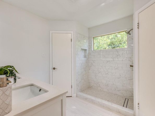 8304 Bradford Edward CV B, Austin TX 78759