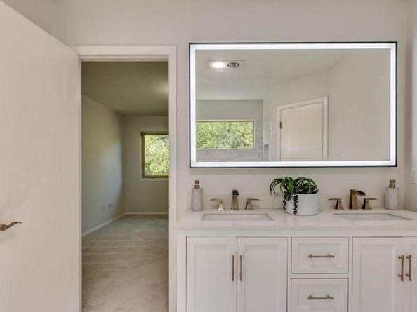 8304 Bradford Edward CV B, Austin TX 78759