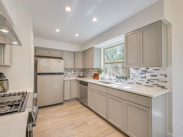 8304 Bradford Edward CV B, Austin TX 78759