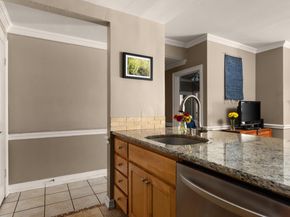 807 W 25th ST 207, Austin TX 78705