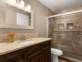 807 W 25th ST 207, Austin TX 78705