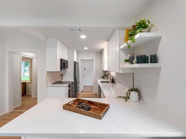5907 Eureka DR, Austin TX 78745