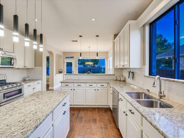 7018 Avignon DR, Round Rock TX 78681