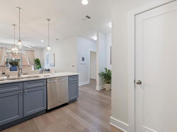 908 Nueces ST 15, Austin TX 78701