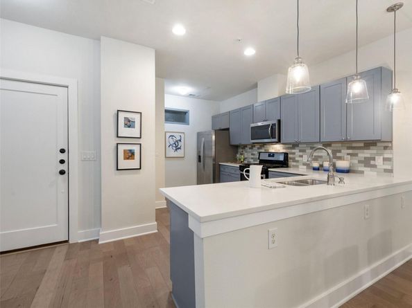 908 Nueces ST 15, Austin TX 78701