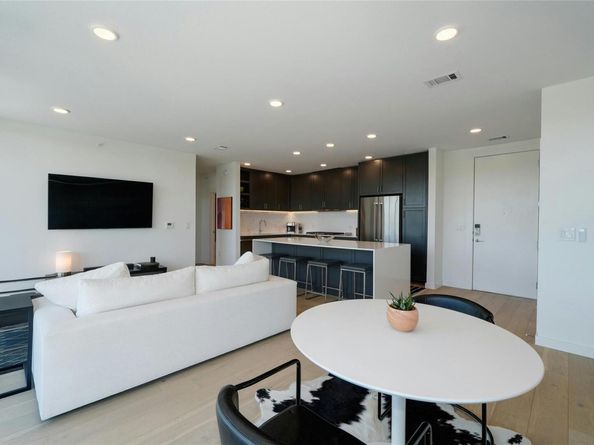1600 S 1st ST 403, Austin TX 78704