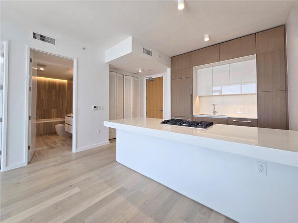 313 W 17th ST 1802, Austin TX 78701