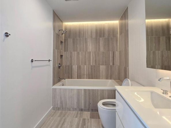 313 W 17th ST 1802, Austin TX 78701
