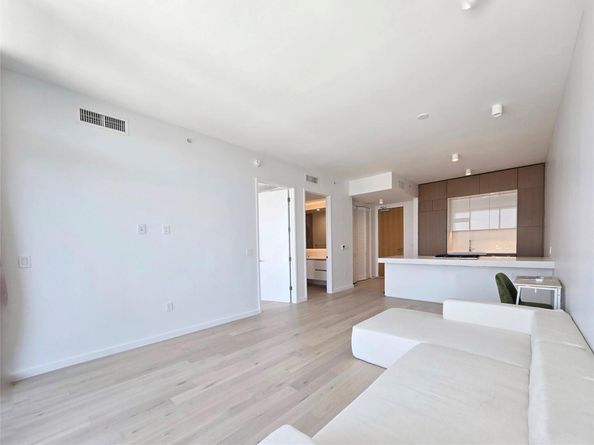 313 W 17th ST 1802, Austin TX 78701