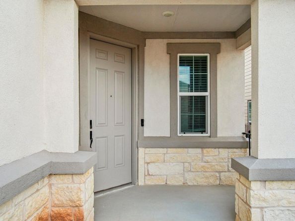 7102 Summer Tanager DR 16, Austin TX 78744