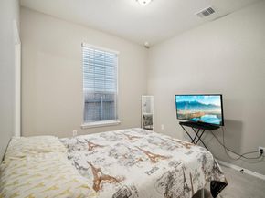 7102 Summer Tanager DR 16, Austin TX 78744