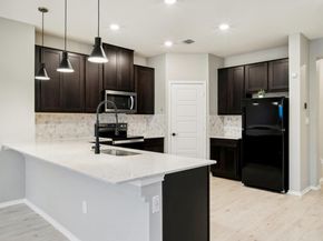 7102 Summer Tanager DR 16, Austin TX 78744