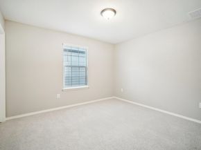 7102 Summer Tanager DR 16, Austin TX 78744