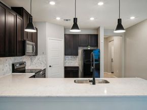 7102 Summer Tanager DR 16, Austin TX 78744