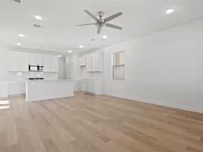 8005 Shining Flor RUN, Lago Vista TX 78645