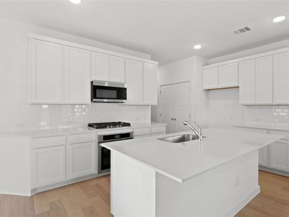 8005 Shining Flor RUN, Lago Vista TX 78645