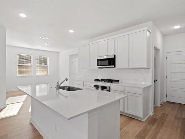 8005 Shining Flor RUN, Lago Vista TX 78645