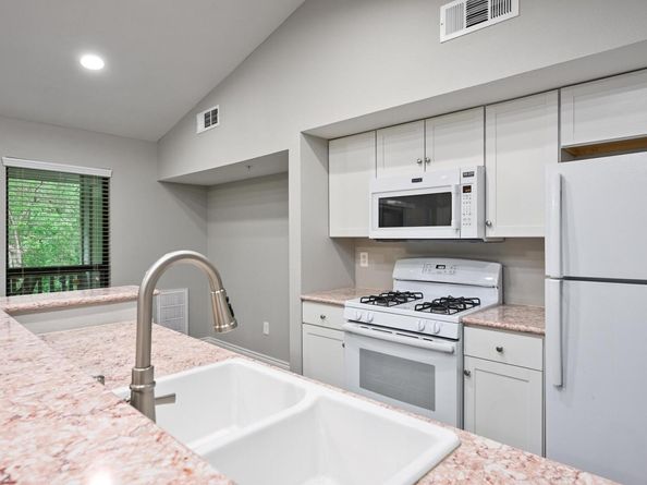 3839 Dry Creek DR 207, Austin TX 78731