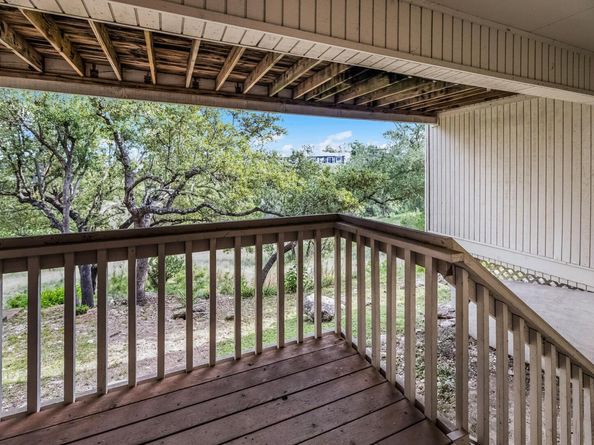 229 Comanche LN, Point Venture TX 78645