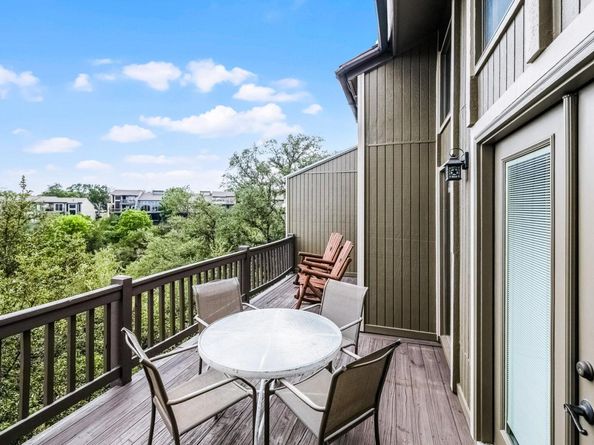 229 Comanche LN, Point Venture TX 78645