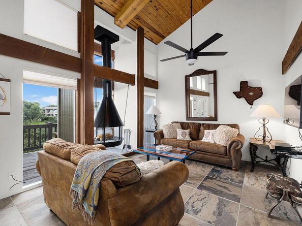 229 Comanche LN, Point Venture TX 78645