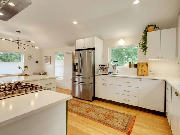 2000 E 8th ST, Austin TX 78702