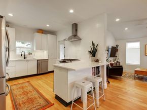 2000 E 8th ST, Austin TX 78702