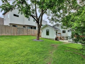 2000 E 8th ST, Austin TX 78702