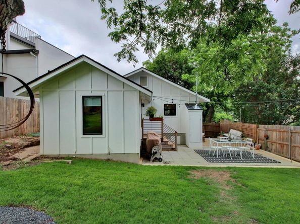 2000 E 8th ST, Austin TX 78702