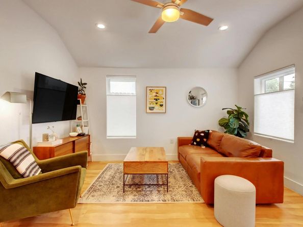 2000 E 8th ST, Austin TX 78702