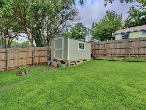 2000 E 8th ST, Austin TX 78702