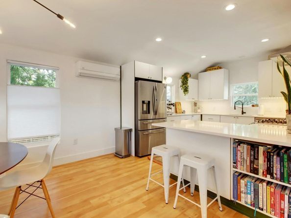 2000 E 8th ST, Austin TX 78702