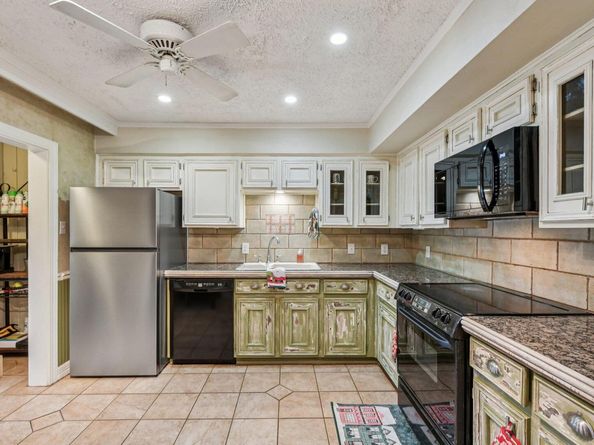 138 World Of Tennis SQ, Lakeway TX 78738