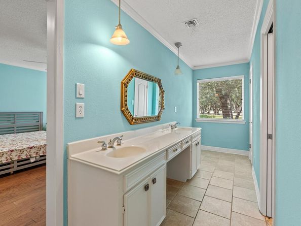 8702 Balcones Club DR, Austin TX 78750