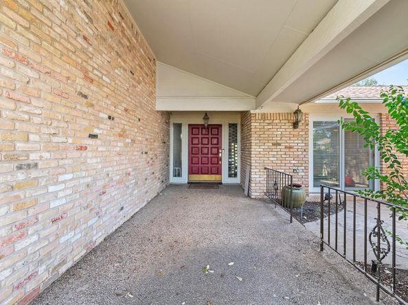 8702 Balcones Club DR, Austin TX 78750