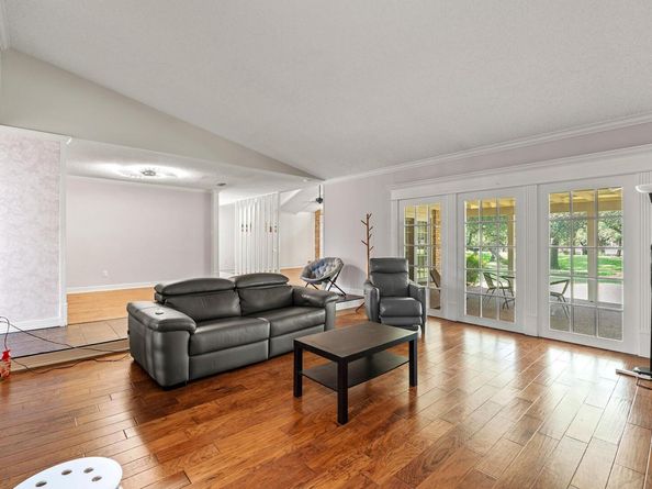 8702 Balcones Club DR, Austin TX 78750