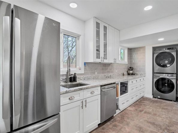 2001 Iroquois LN, Austin TX 78741