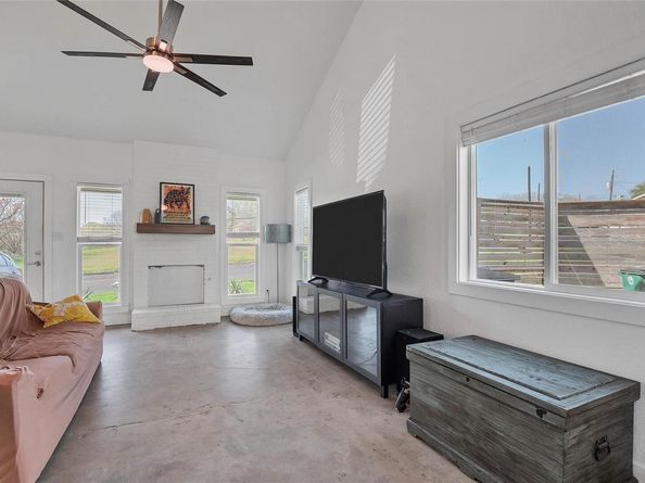 2001 Iroquois LN, Austin TX 78741