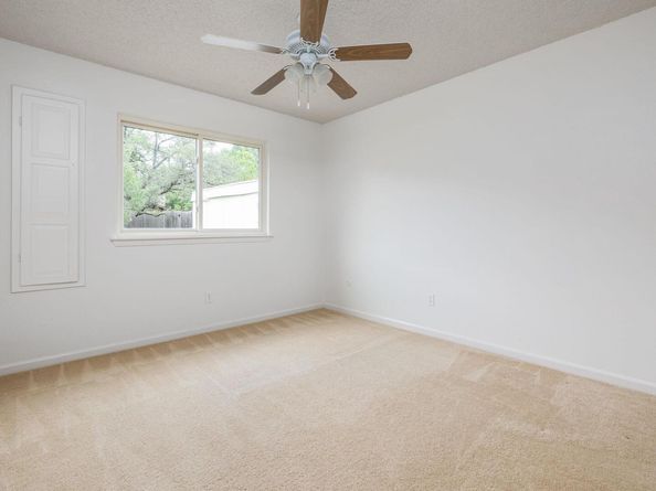 504 Ridgecrest RD, Georgetown TX 78628