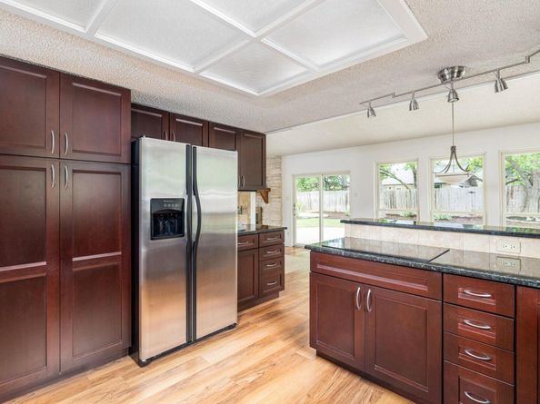 504 Ridgecrest RD, Georgetown TX 78628