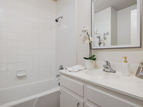 504 Ridgecrest RD, Georgetown TX 78628