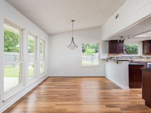 504 Ridgecrest RD, Georgetown TX 78628